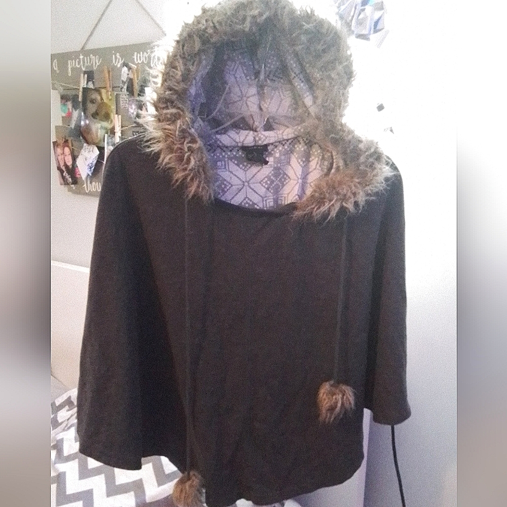 Rue21 Juniors Grey Large Fur Trimmed Hoodie With Drawstring & Fuzzy Balls!